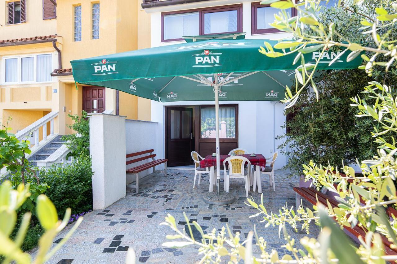 Apartment Rnjak Vinkuran Exterior photo